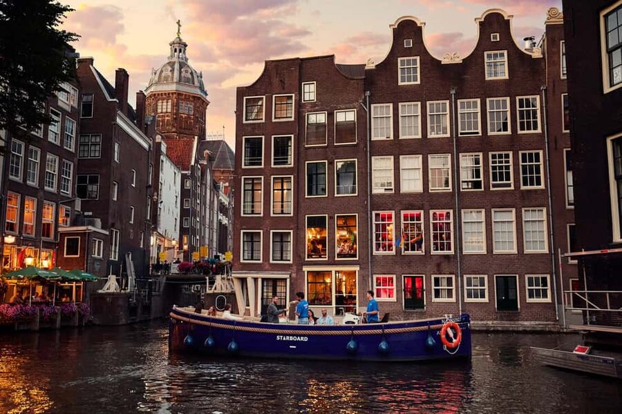 Amsterdam: Cozy Evening Canal Cruise With Open Bar Option - Meeting point near Dam Square: easy to plug into your evening