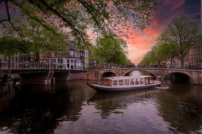 Amsterdam Evening Canal Cruise with Live Guide and Onboard Bar - Getting to the Boat: Departure Points, Timing, and the “Find the Right Spot” Tip