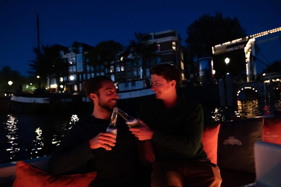 Amsterdam: Evening Canal Cruise with (Open) Bar on Board - The hour-by-hour flow: where you pass and what to watch for
