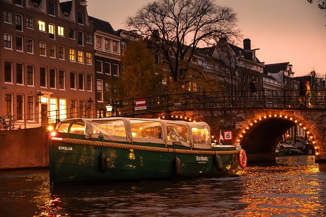 Amsterdam Evening (Sunset) Canal Cruise with optional drinks - The Two-Sisters Wooden Bridge and Evening Lights