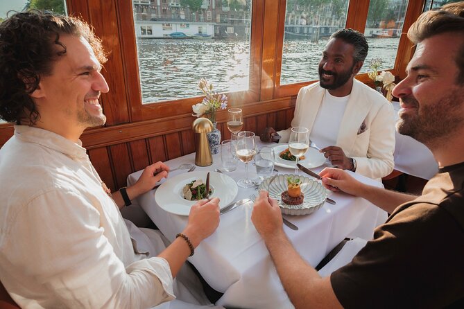 Amsterdam: Exclusive Dinner Canal Cruise - Service and Atmosphere: The Crew Makes or Breaks It