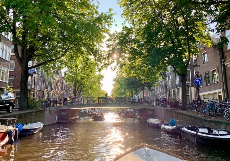 Amsterdam: German Canal Cruise with Unlimited Drinks Option - Why a German-guided cruise changes how you see Amsterdam