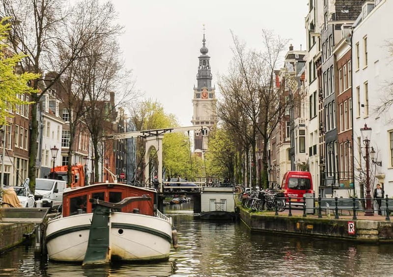 Amsterdam: German Canal Cruise with Unlimited Drinks Option - Price and value: $25 plus city tax, plus the language advantage