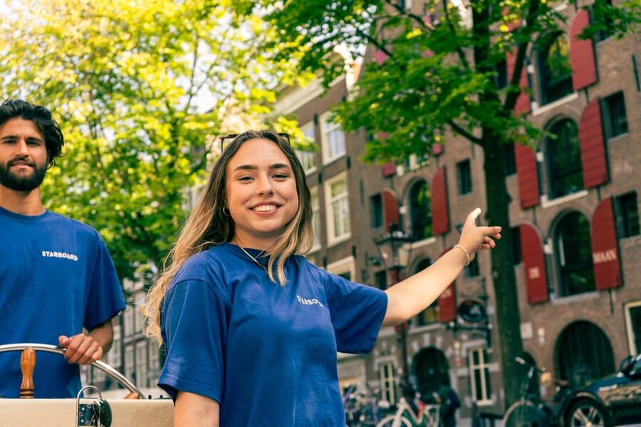Amsterdam: German Guided Canal Cruise with on Board Bar - Onboard Setup: Open or Closed Electric Boat and a Real Chance to Talk
