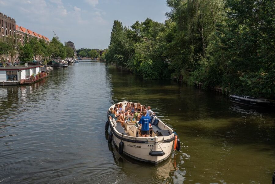 Amsterdam: German Guided Canal Cruise with on Board Bar - Price and Value: When $25 for an Hour Makes Sense