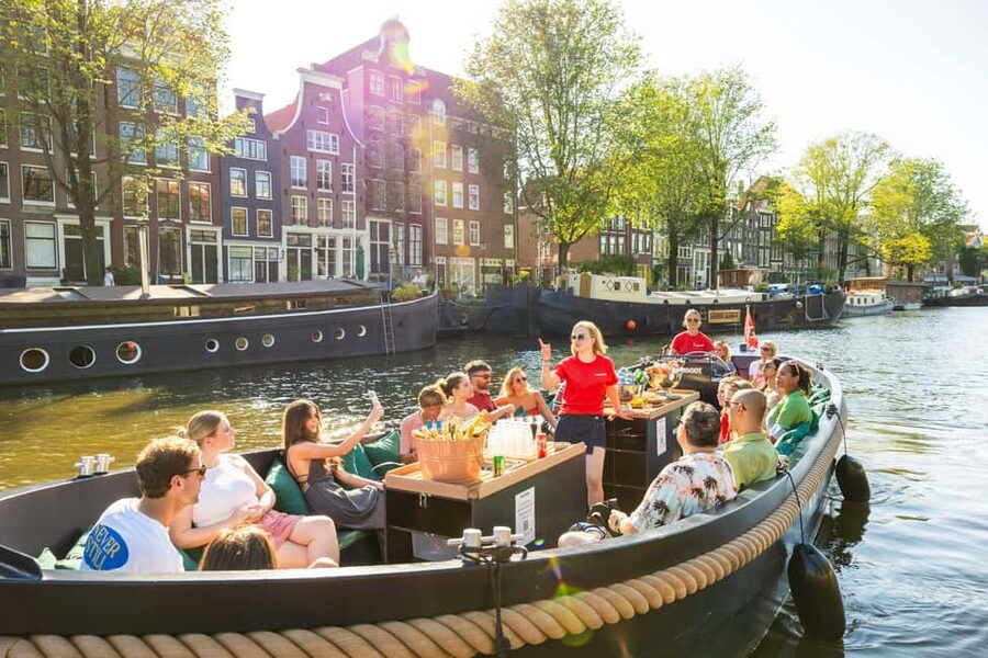 Amsterdam: Guided Open Boat Canal Cruise Including Drink - Electric, quiet, and open: what the boat experience really feels like