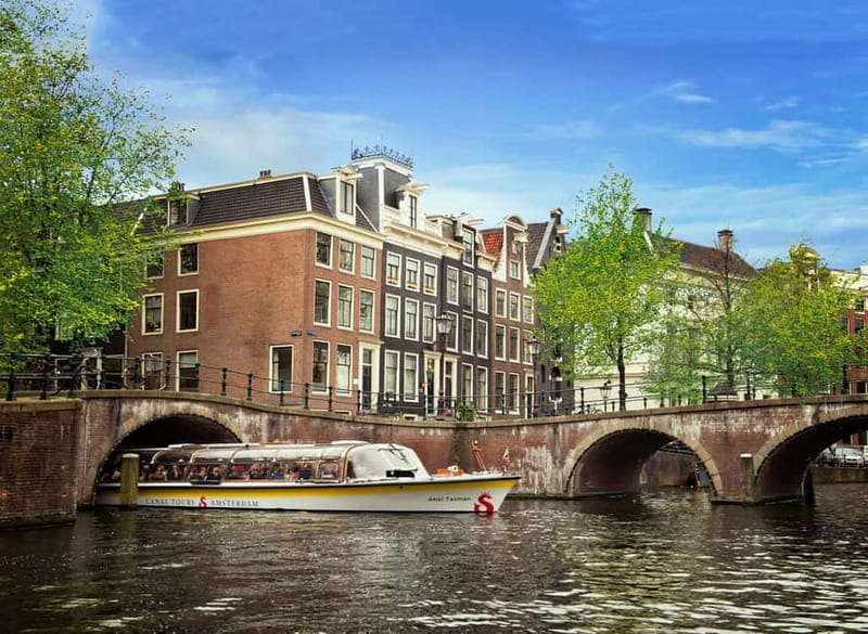 Amsterdam: Heated Canal Cruise Including Audioguide - Canal belt sights: the landmarks you’ll actually notice from the water