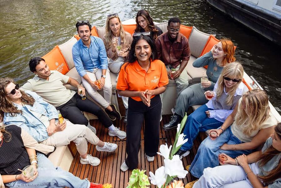 Amsterdam: Heated Canal Cruise with Unlimited Drinks & Bite - Drinks, Snacks, and the Bar Reality (Unlimited vs. Buy-On-Board)