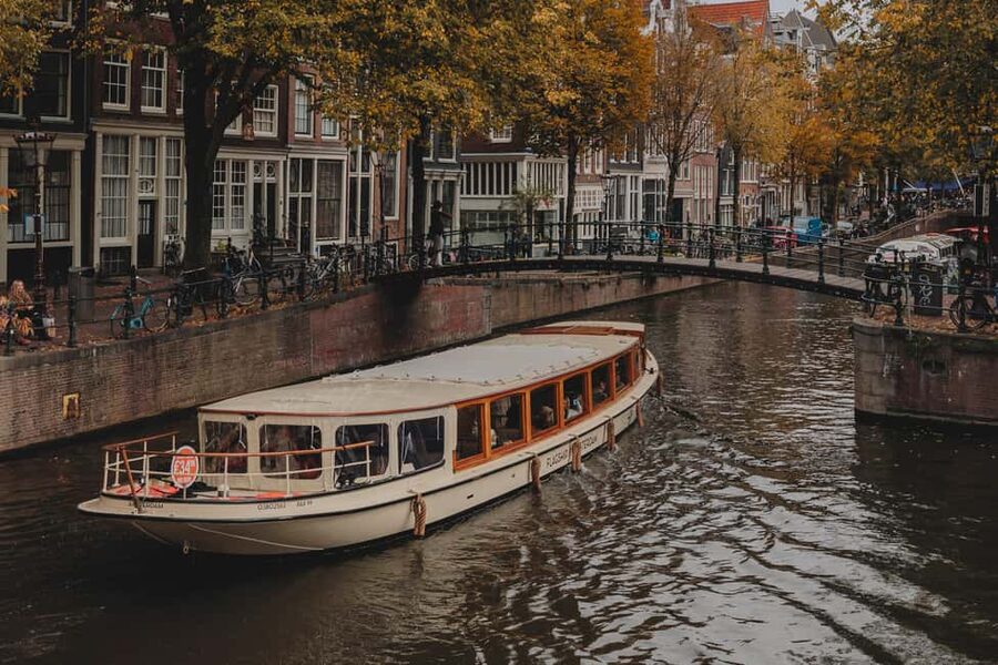 Amsterdam: Heated Canal Cruise with Unlimited Drinks & Bite - Who This Cruise Fits (and Who Should Skip It)