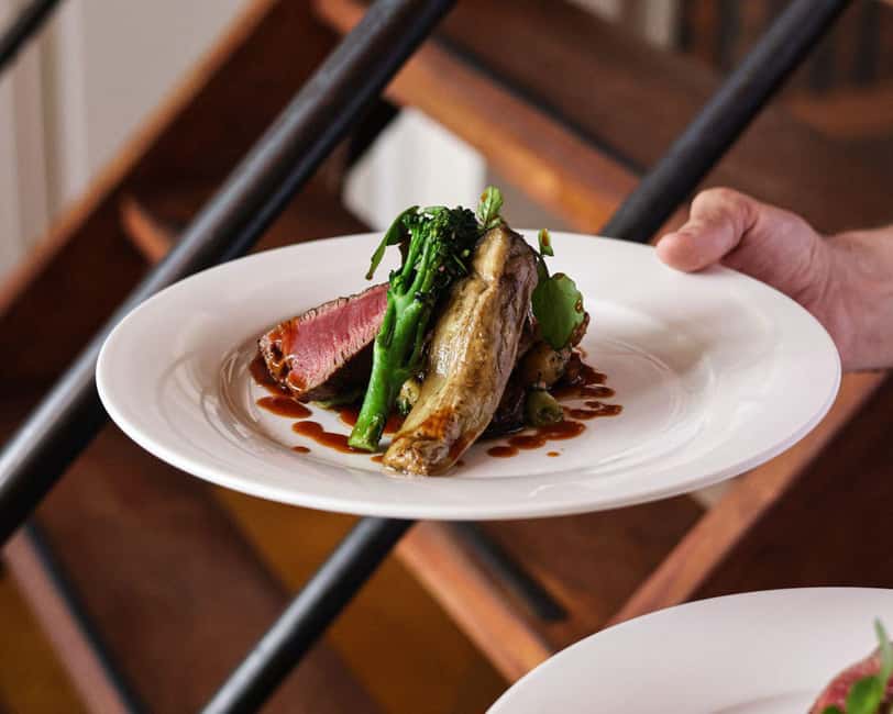 Amsterdam: High-End 3-Course Dinner Canal Cruise - A classic saloon boat dinner with a calmer vibe