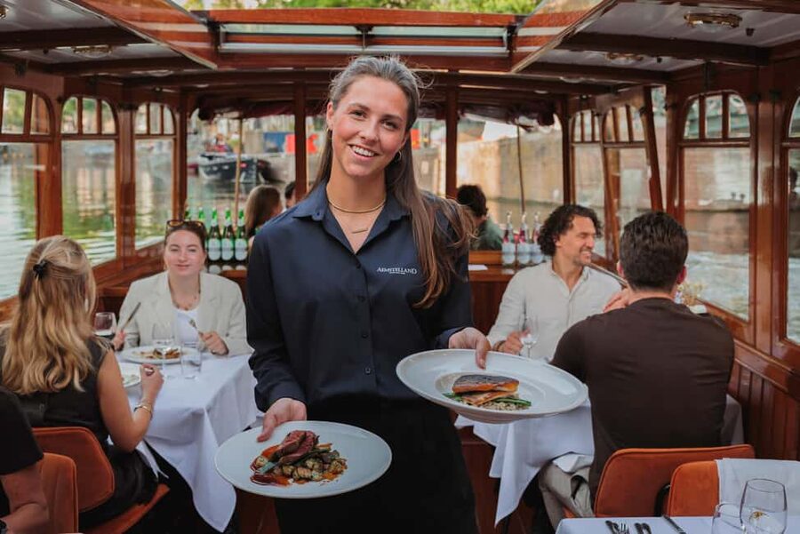 Amsterdam: High-End 3-Course Dinner Canal Cruise - The first stretch: Prosecco welcome and small bites at your window
