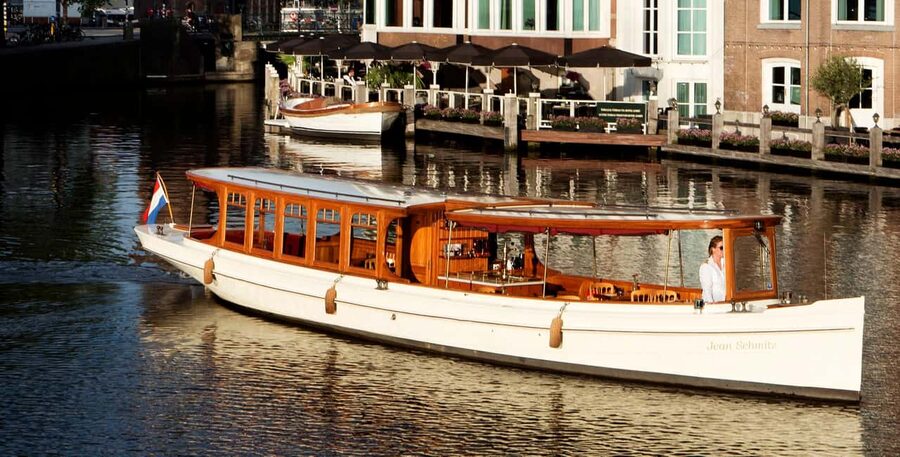 Amsterdam: High-End 3-Course Dinner Canal Cruise - Night canal views: bridges, houses, and a slower kind of Amsterdam