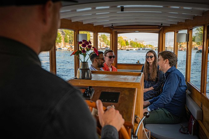 Amsterdam Highlights Canal Cruise with a Drink - Meeting at H’ART Museum and stepping onto the canal