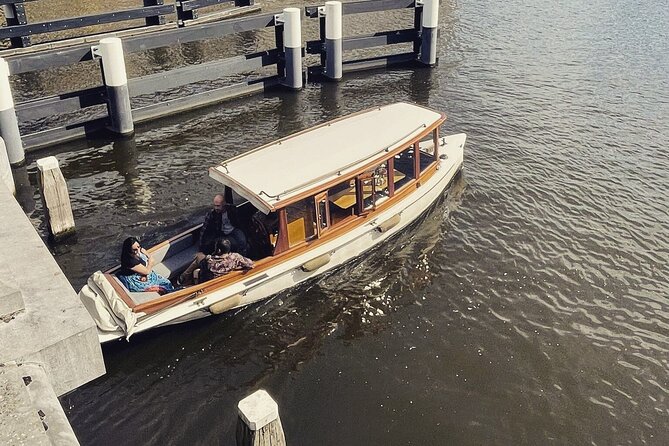 Amsterdam Highlights Canal Cruise with a Drink - UNESCO-protected canal scenery: the part you remember
