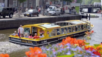 Amsterdam: Historic City Centre Canal Cruise - Comfort First: Heated Boat, Toilet, and a Roof That Changes With the Day