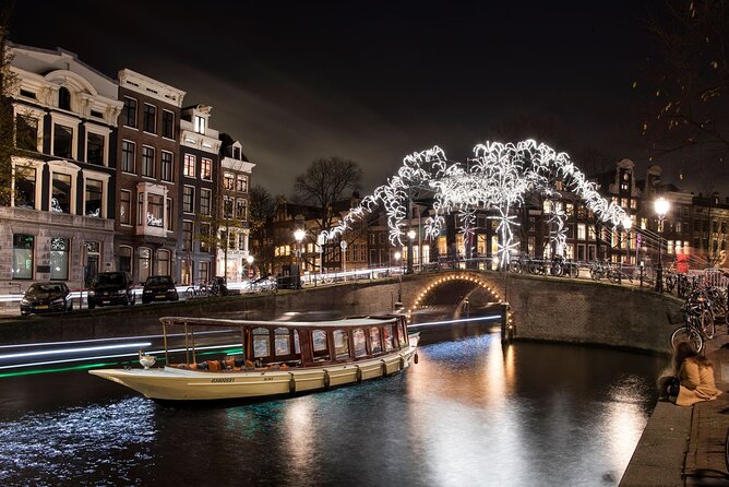Amsterdam Light Festival: Canal Cruise + Snack & Unlimited Drinks - Who should book this cruise, and who should think twice