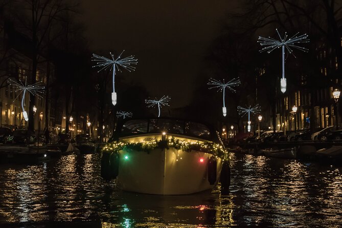 Amsterdam Light Festival: Canal Cruise + Snack & Unlimited Drinks - Flying Dutch Boats and the covered cabin: comfort vs. window views