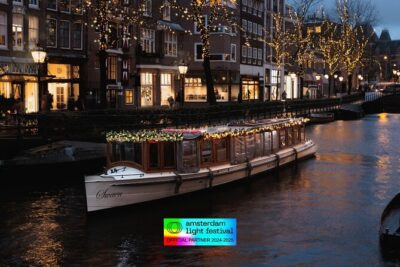Amsterdam Light Festival: Heated Boat Cruise + Hot Drinks & Bite - Heated, covered boat and the all-night drink plan