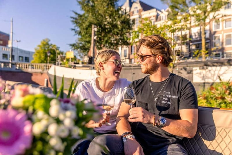 Amsterdam: Luxury Canal Cruise with Optional Snacks & Drinks - How the guides turn a canal loop into a real experience