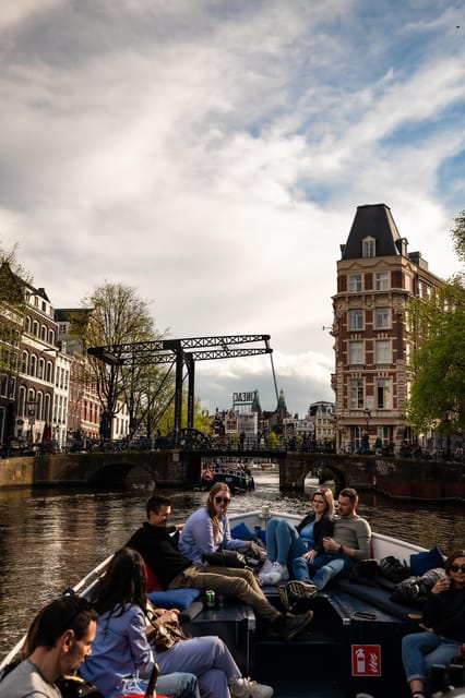 Amsterdam:Old City Canal Cruise with Live Guide and Open Bar - Price at $31: Is It Good Value?