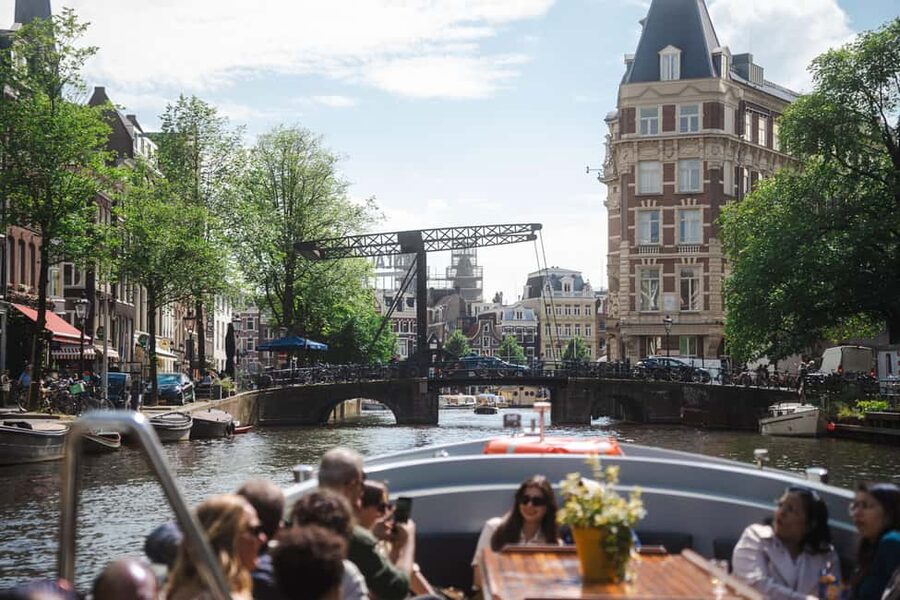 Amsterdam: Open Boat Canal Cruise (with Free Spritz Option) - The Guide Factor: What to Expect From the Live Storytelling