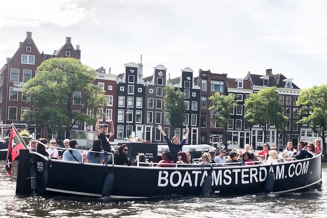 Amsterdam Open Boat Cruise in Old City Centre with Drinks Options - Why an open canal boat in Amsterdam’s old center feels different