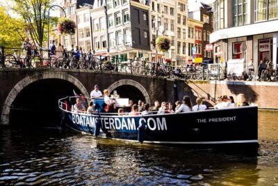 Amsterdam Open Boat Cruise in Old City Centre with Drinks Options - Meeting at Amstel 51F and getting aboard on time