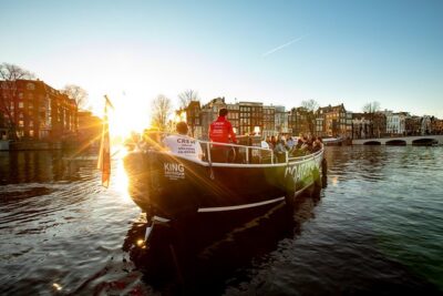Amsterdam Open Boat Cruise with Live Guide and Two Drinks - Meeting at Amstel 51F and Getting Settled for the 1-Hour Loop