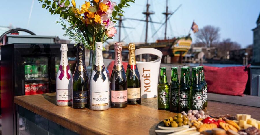 Amsterdam: Private Canal Cruise with Drinks and Snacks - What you’ll see during the 1.5-hour canal loop