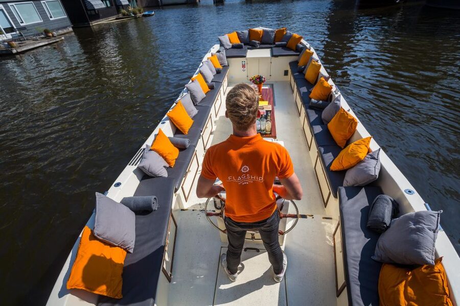 Amsterdam: Private Prosecco Canal Cruise Tour - Ticket line skipped and other small wins that matter on a tight timeline
