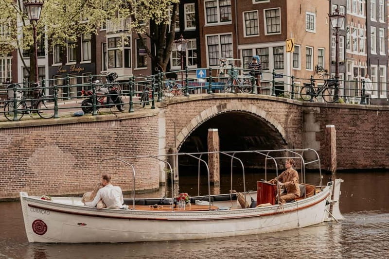 Amsterdam: Private Romantic Canal Cruise w. Prosecco/Snacks - Prosecco, snacks, and heating: the comfort package you’ll actually use