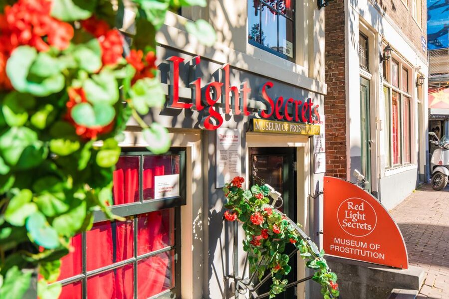 Amsterdam: Red Light Secrets Museum and 1-Hour Canal Cruise - Timing and getting from the museum to the cruise