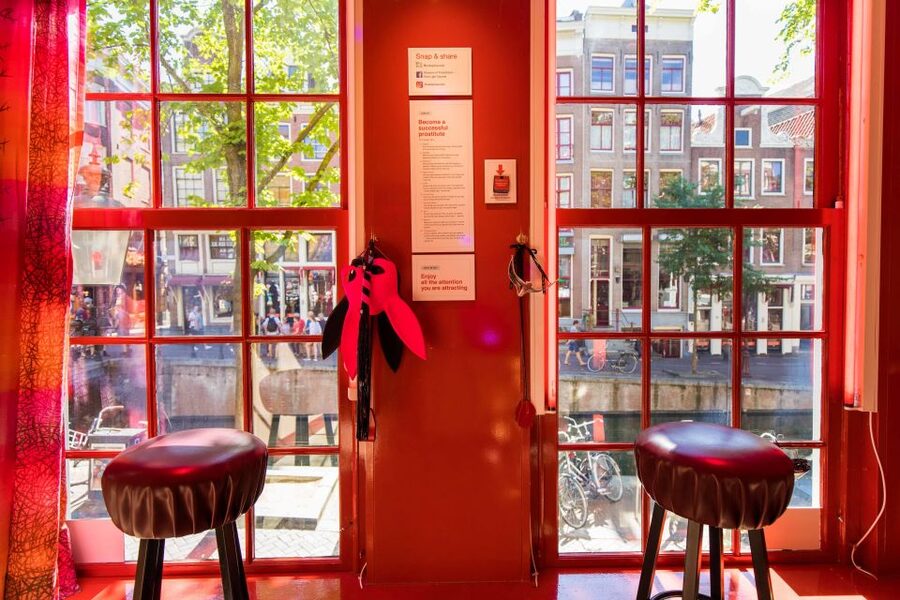 Amsterdam: Red Light Secrets Museum and 1-Hour Canal Cruise - Practical details that matter on the day