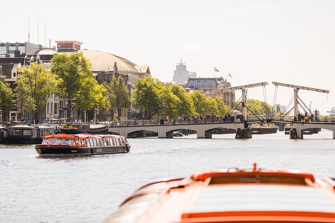 Amsterdam Sightseeing Canal Cruise with Audio Guide - Red Light District and Canal Life: De Wallen in Context