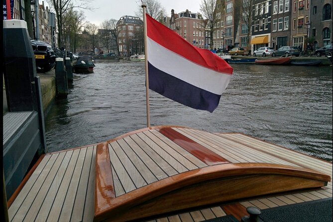 Amsterdam small-group canal cruise in 1920s saloon boat - Prinsengracht, Herengracht, Keizersgracht, Reguliersgracht: Learn the Names by Seeing Them