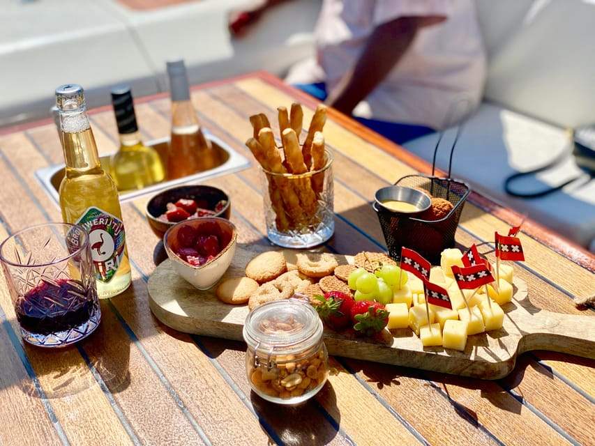 Amsterdam Small Group Canal Cruise inc Snacks/Drinks Winter - Why this winter Amsterdam canal cruise works better than the usual ride