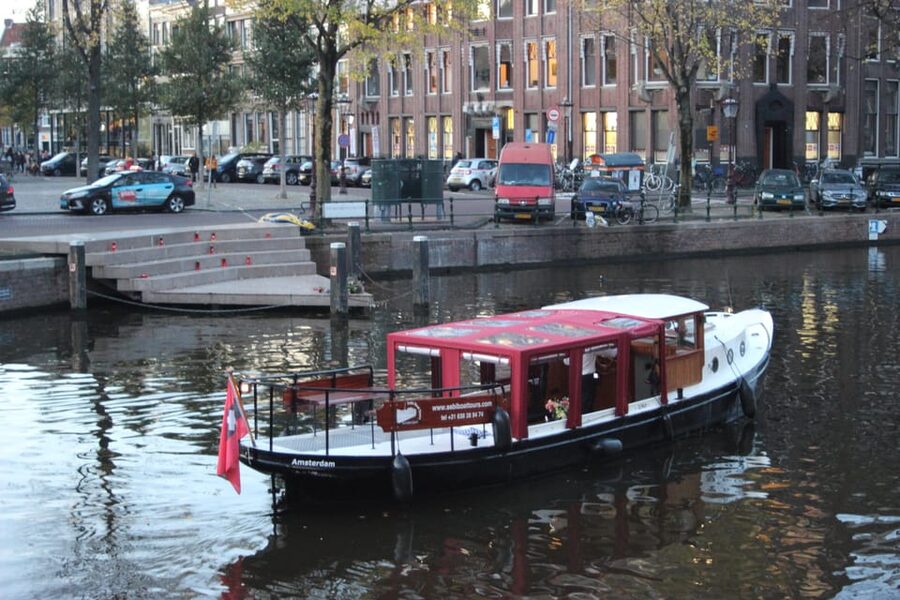 Amsterdam: Small-Group Canal Cruise incl. Drinks and Snacks - A Small-Group Canal Cruise That Feels Human