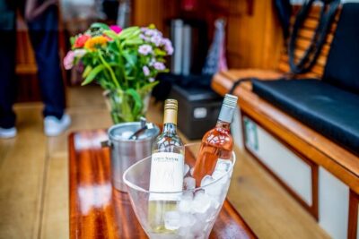 Amsterdam: Small-Group Canal Cruise incl. Drinks and Snacks - Giuliana Boat: Old-School Charm, Practical Comfort