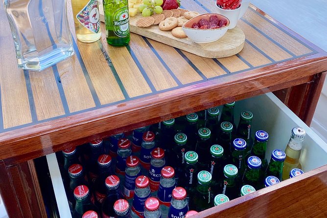 Amsterdam Small-Group Canal Cruise Including Snacks and Drinks - Why the captain’s storytelling is the real ticket