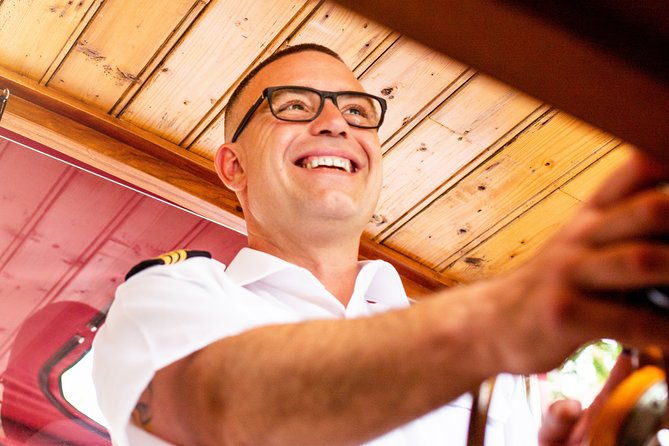 Amsterdam Small-Group Canal Cruise With Dutch Snacks and Drink - Hot Dutch bites on board: what the snack-and-drink plan actually looks like