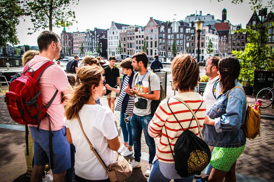 Amsterdam Small-Group Walking Tour with Canal Cruise - Your 1-hour canal cruise: audio in 17 languages or luxury open boat with bar