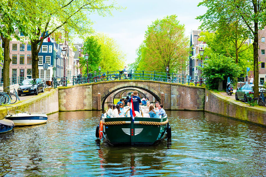 Amsterdam: The Newest Canal Cruise with Drink Option - Optional drinks: turning sightseeing into an hour you’ll remember