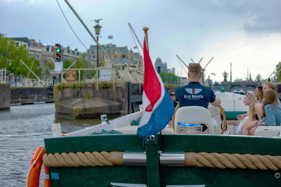 Amsterdam: The Newest Canal Cruise with Drink Option - When one hour is exactly the right amount of time