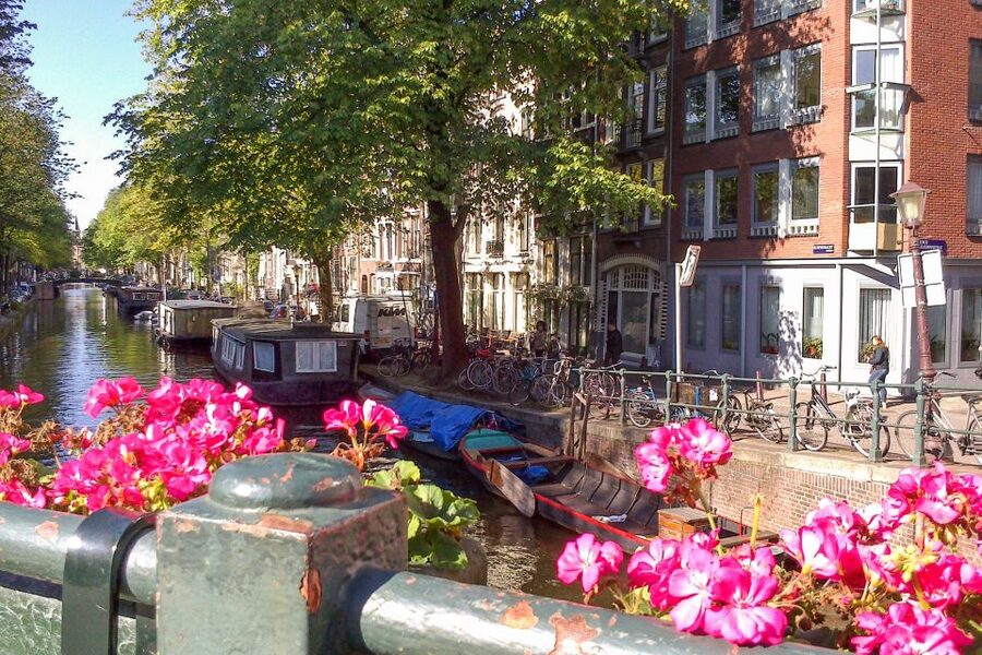 Amsterdam Walking Tour and Canal Cruise - Starting point in central Amsterdam: Loetje Centraal and the hotel pickup idea