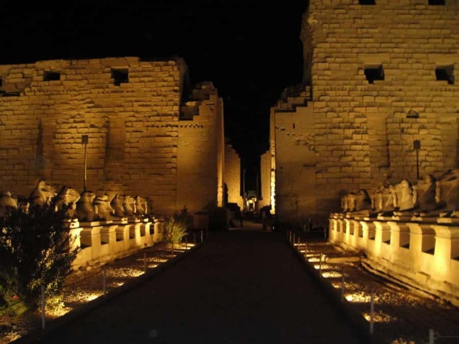 Aswan: 3-Day Nile River Cruise to Luxor with Guided Tours - Tipping, sellers, and paying attention to the real-world vibe