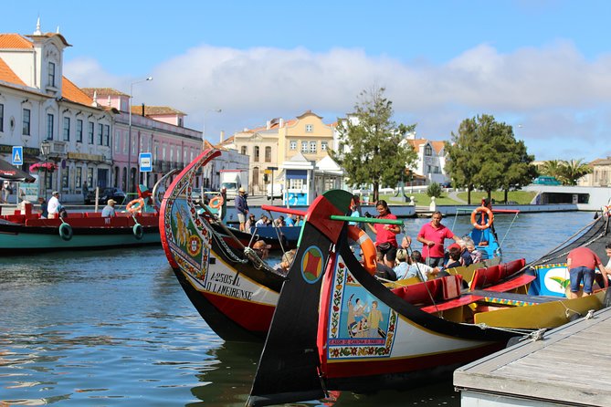 Aveiro Canal Cruise in Traditional Moliceiro Boat - Onboard Comfort: Seats, Crowds, and Hearing the Guide