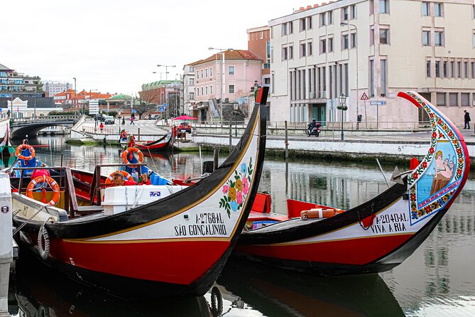 Aveiro Canal Cruise in Traditional Moliceiro Boat - Guides Make the Ride: Humor, Singing, and Taking Your Photos