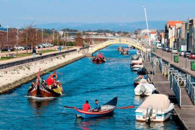 Aveiro Canal Cruise in Traditional Moliceiro Boat - The Cruise Route: Canals in Town and Views Toward the Salt Pans