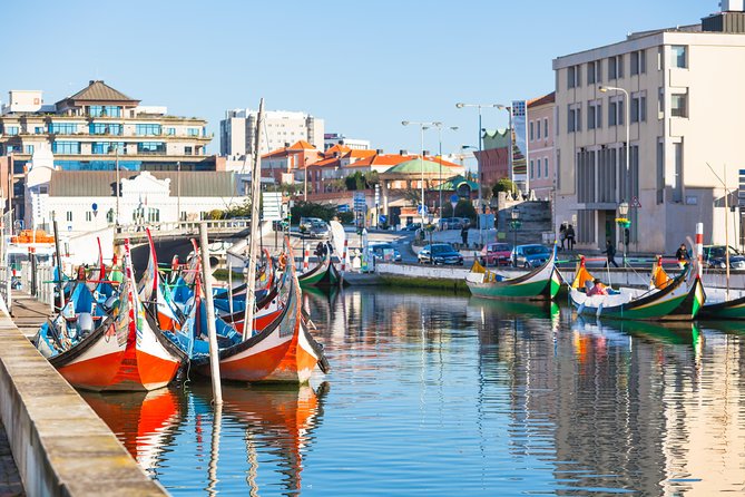 Aveiro Half Day Private Tour Porto w/ Moliceiro River Cruise - Riding a Moliceiro: How the Canal View Changes Aveiro