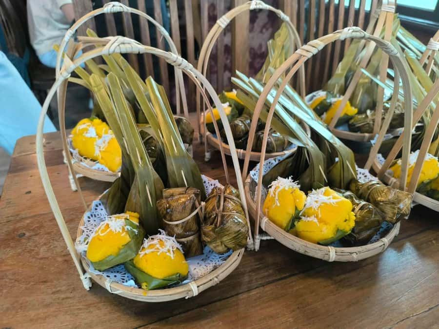 Ayutthaya Day Tour: Ancient Trade Route Temples River Cruise - Wat Mahathat: the tree-root Buddha head stop
